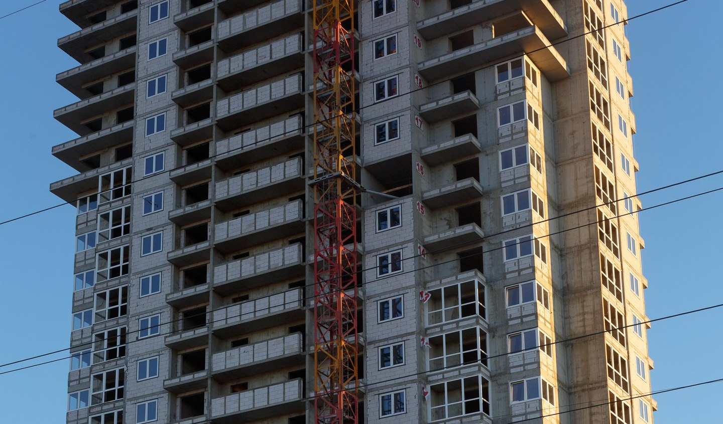 Более 1200 россиян получат возмещения за несданные квартиры